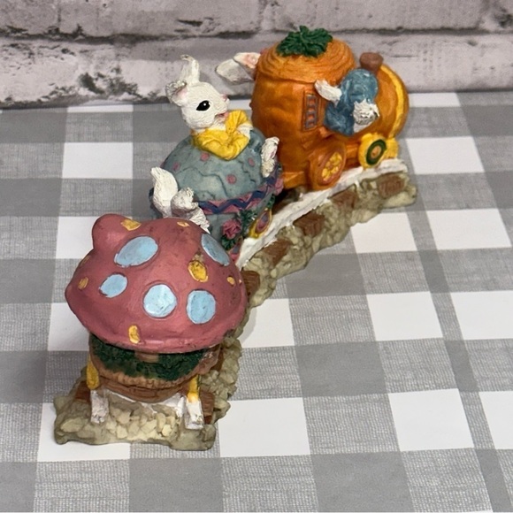 Vintage Easter Rabbit Figurine Train Carrot Egg Mushroom Train 8.5" X 3" - Picture 11 of 12
